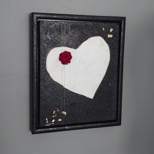 Maleri - Hjerte 4 Hvid på sort m blomst, 24x30 cm + ramme (c) K.A. Kristensen