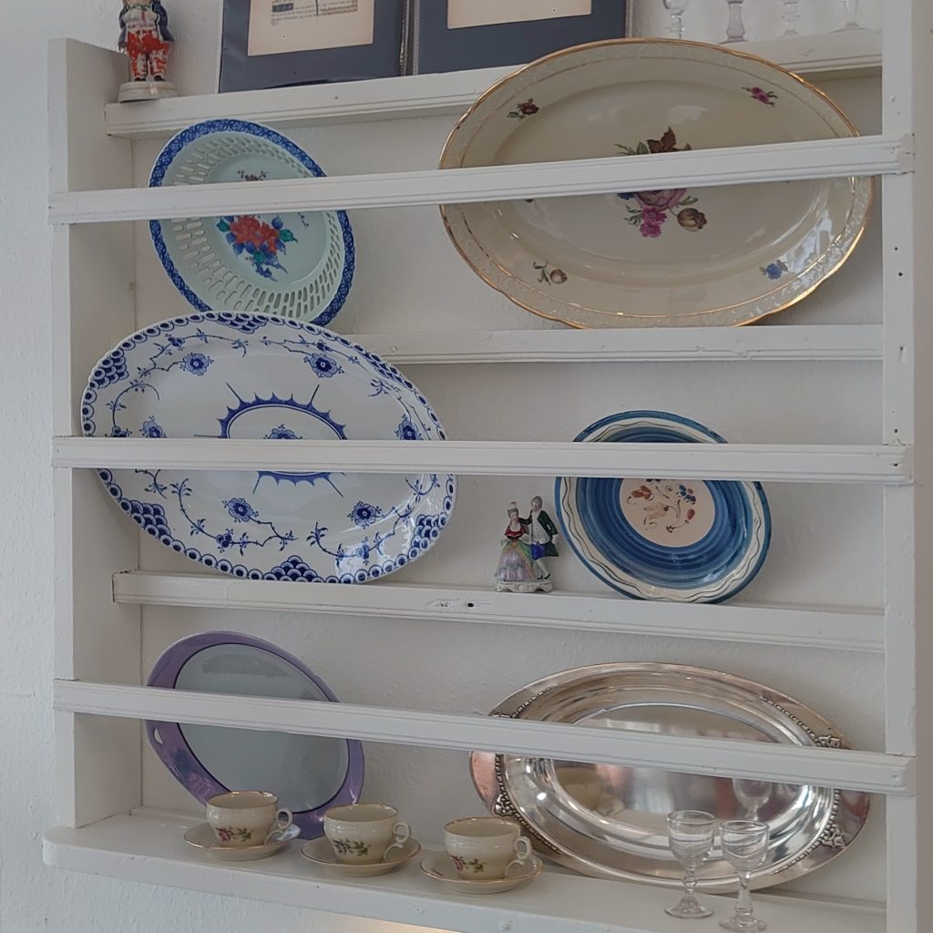 Gamle tallerkner og fade - vintage og antikke